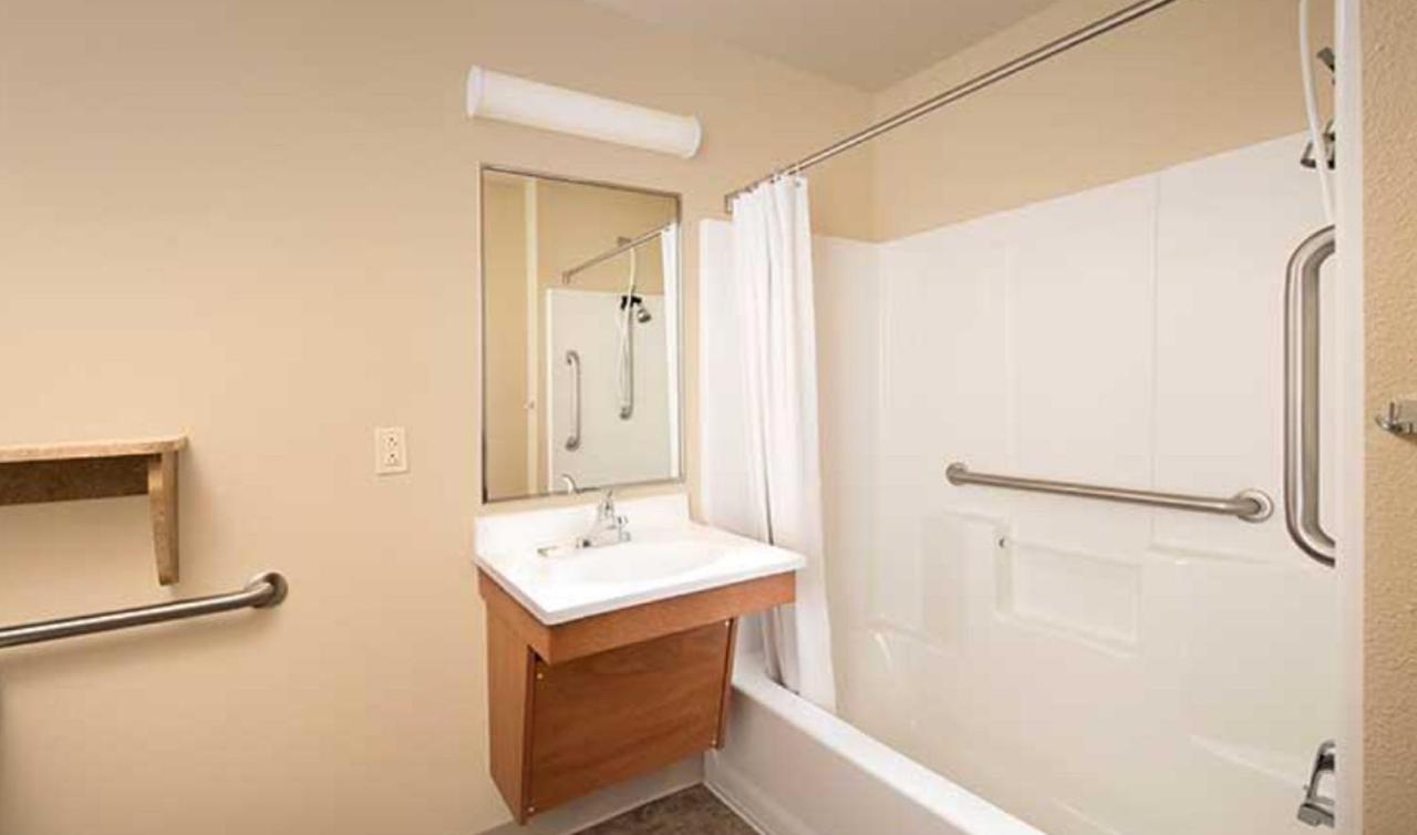 Woodspring Suites Allentown Exterior photo