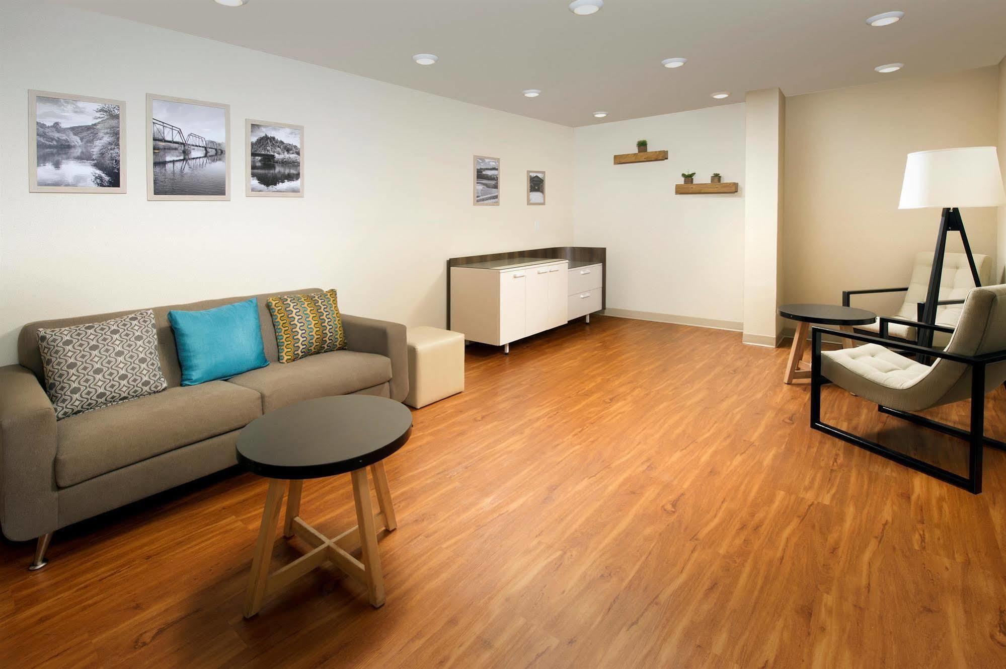 Woodspring Suites Allentown Exterior photo